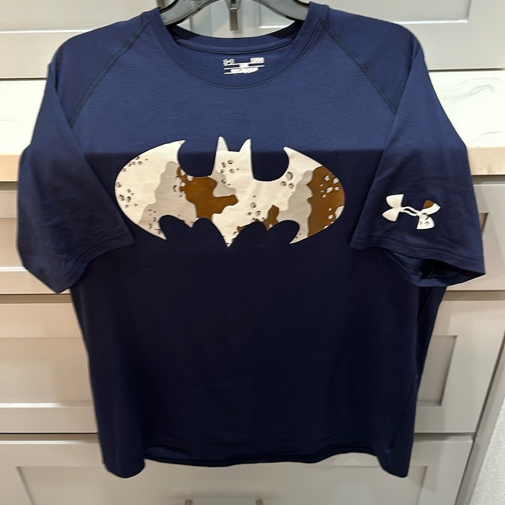 EUC Under Armour Batman T-shirt in Men’s Large